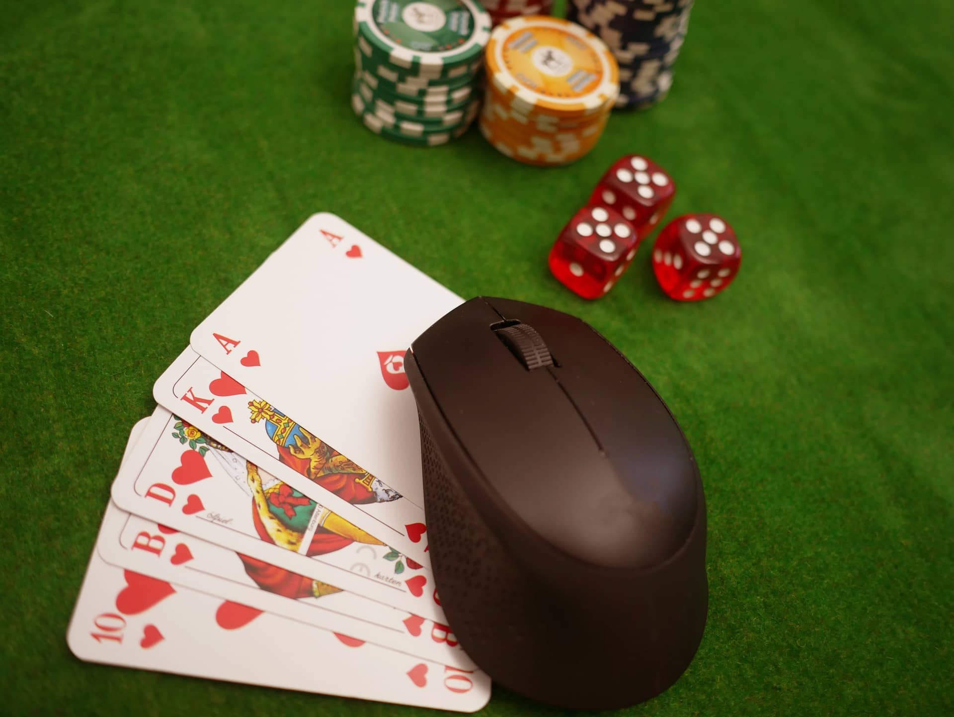 Ways the Social Aspect of Online Casinos Can Make or Break Your Experience